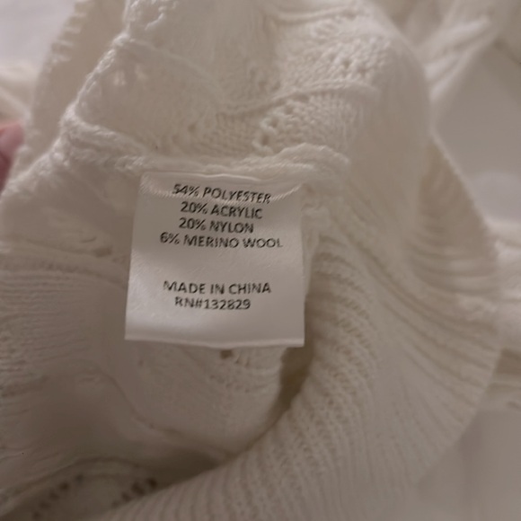 Tularosa winter white turtleneck long sleeved sweater - Picture 5 of 6